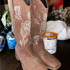 Floral Embroidered Brown Cowboy Boots these are new never wore